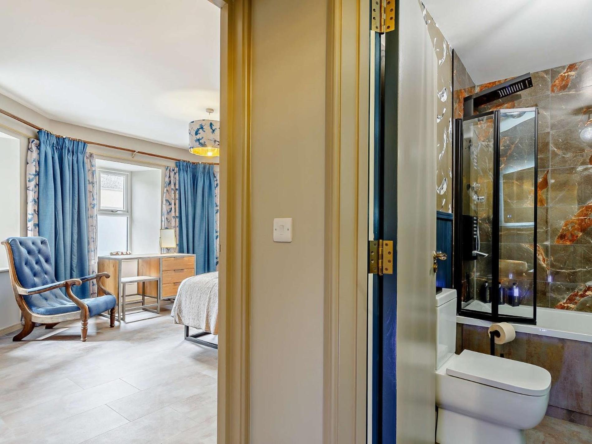 4 Bed In Newquay 90069 Holiday home *